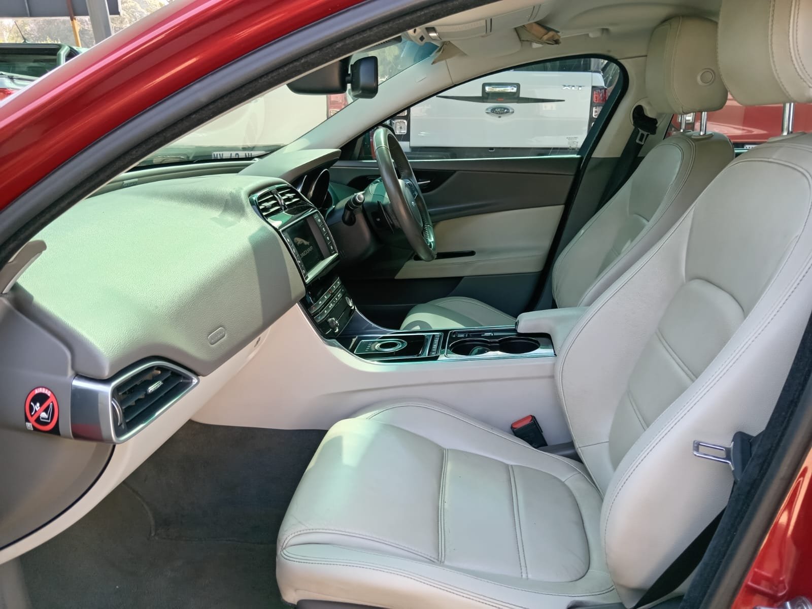 
								2016 JAQUAR EX 2.0 SEDAN full									