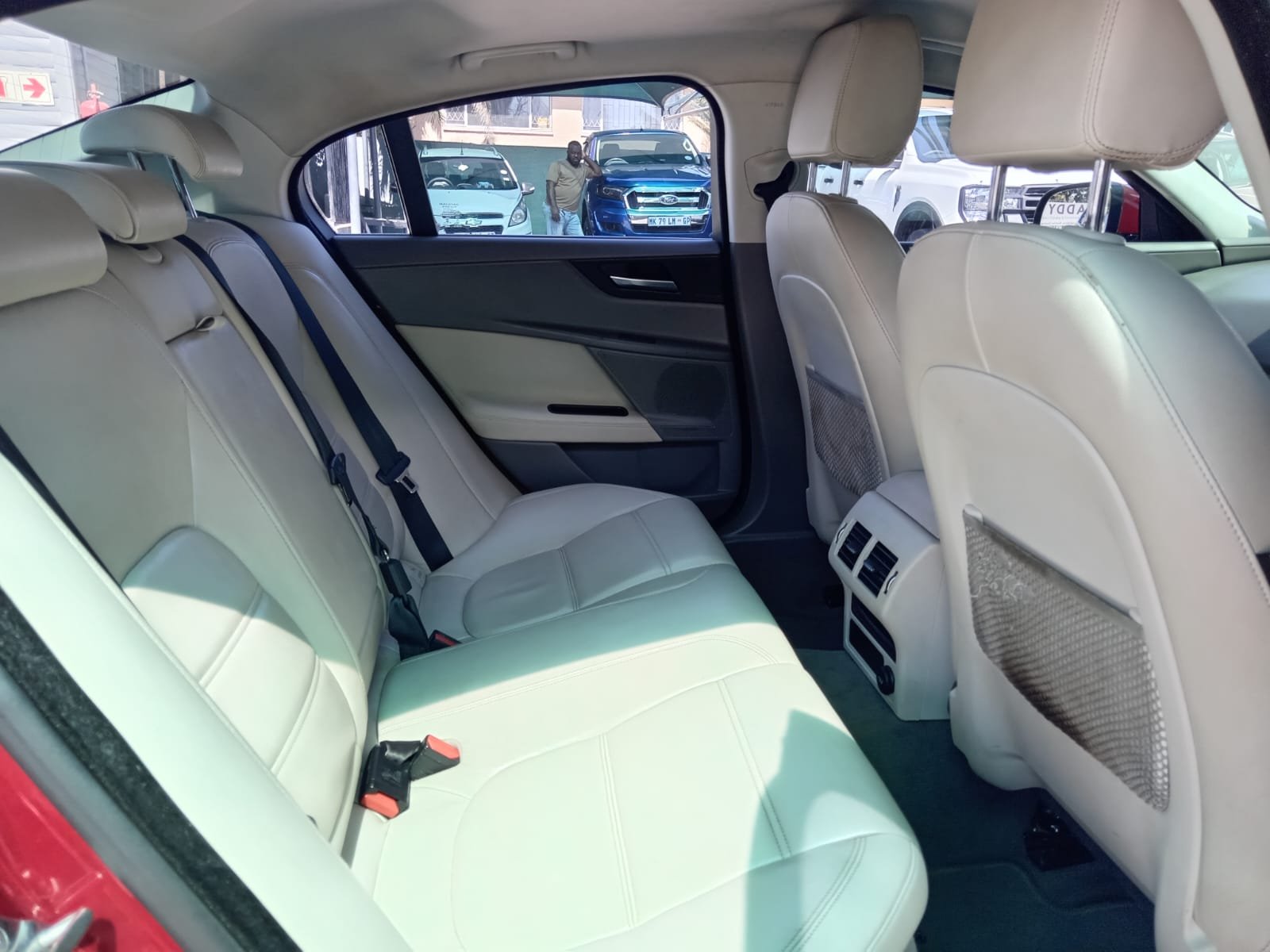 
								2016 JAQUAR EX 2.0 SEDAN full									