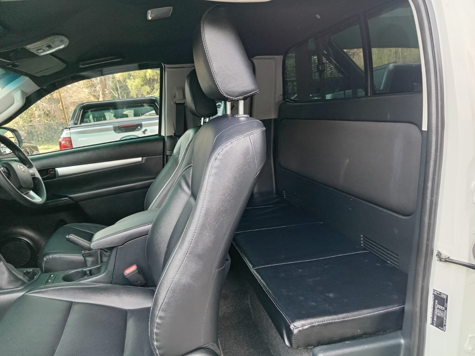 
								2023 TOYOTA HILUX 2.4 GD-6 EXTRA CAB full									