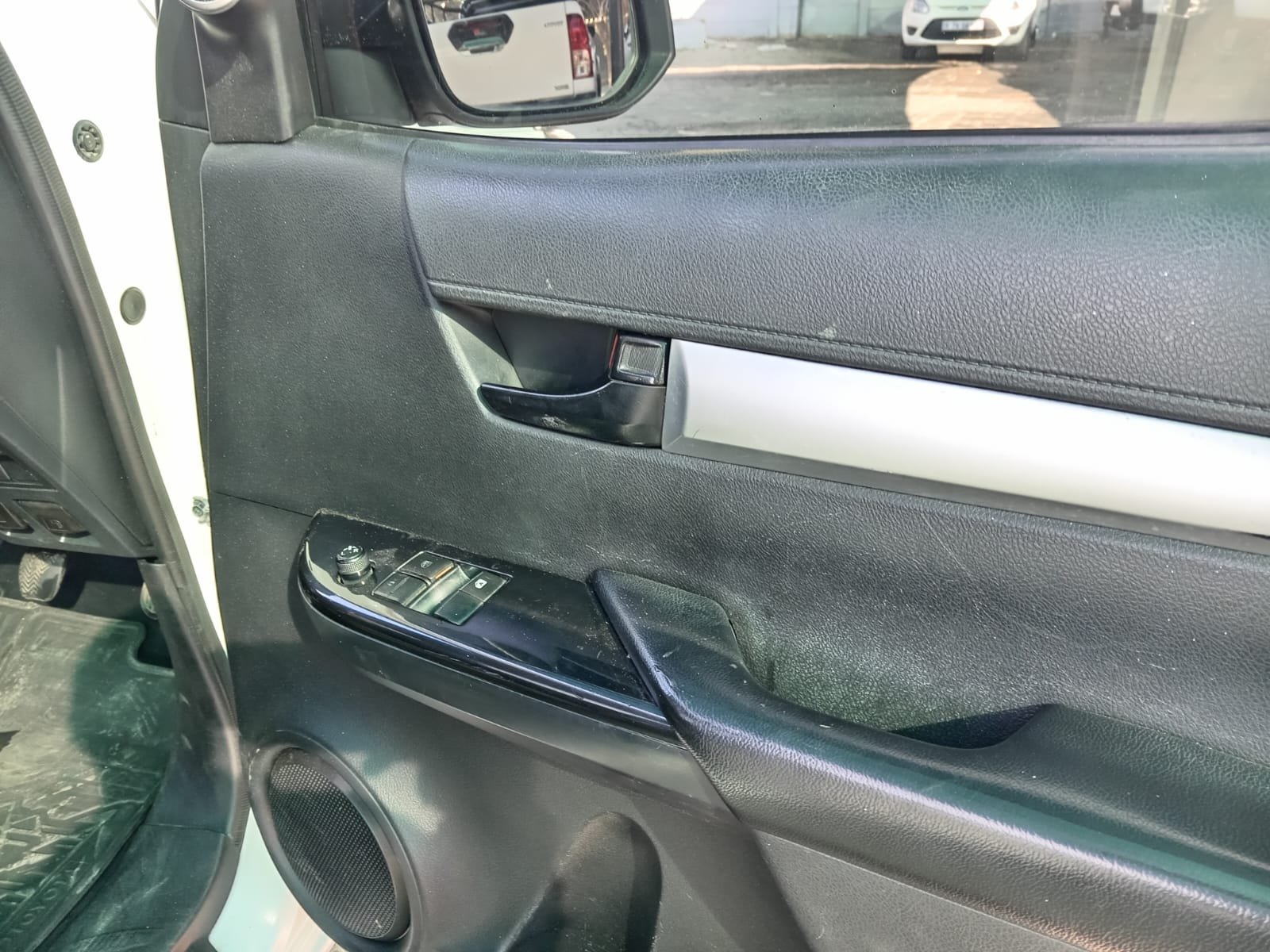 
								2020 TOYOTA HILUX 2.4 GD LOW RIDER SINGLE CAB full									