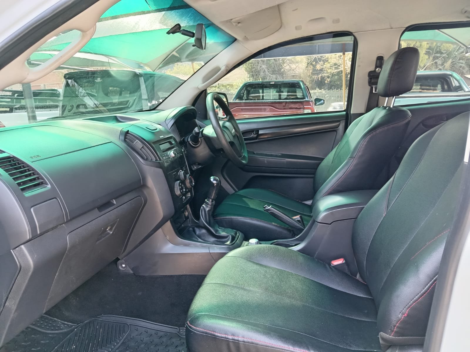 
								2021 ISUZU DMAX 250 DOUBLE CAB 4X4 full									