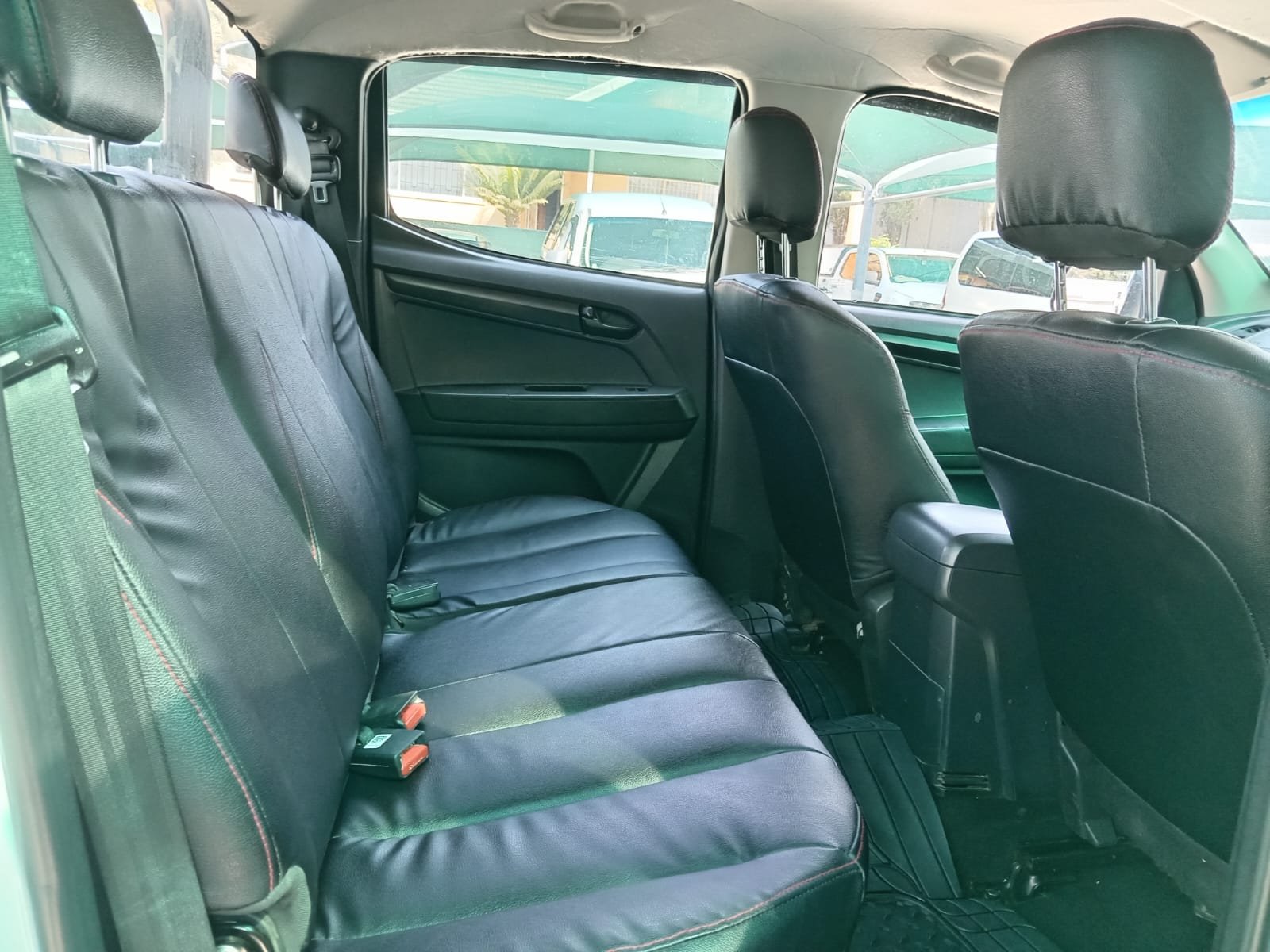 
								2021 ISUZU DMAX 250 DOUBLE CAB 4X4 full									