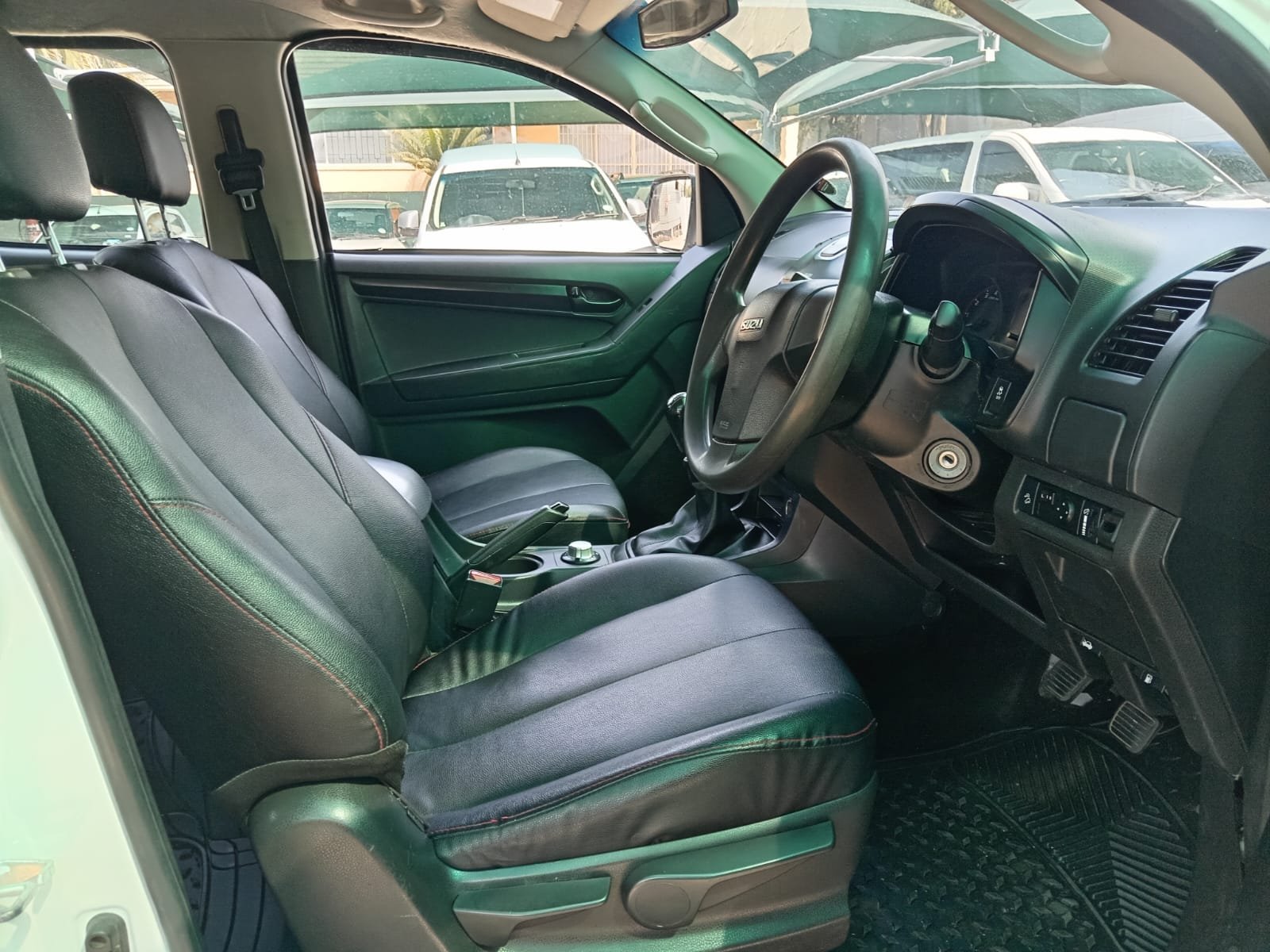 
								2021 ISUZU DMAX 250 DOUBLE CAB 4X4 full									