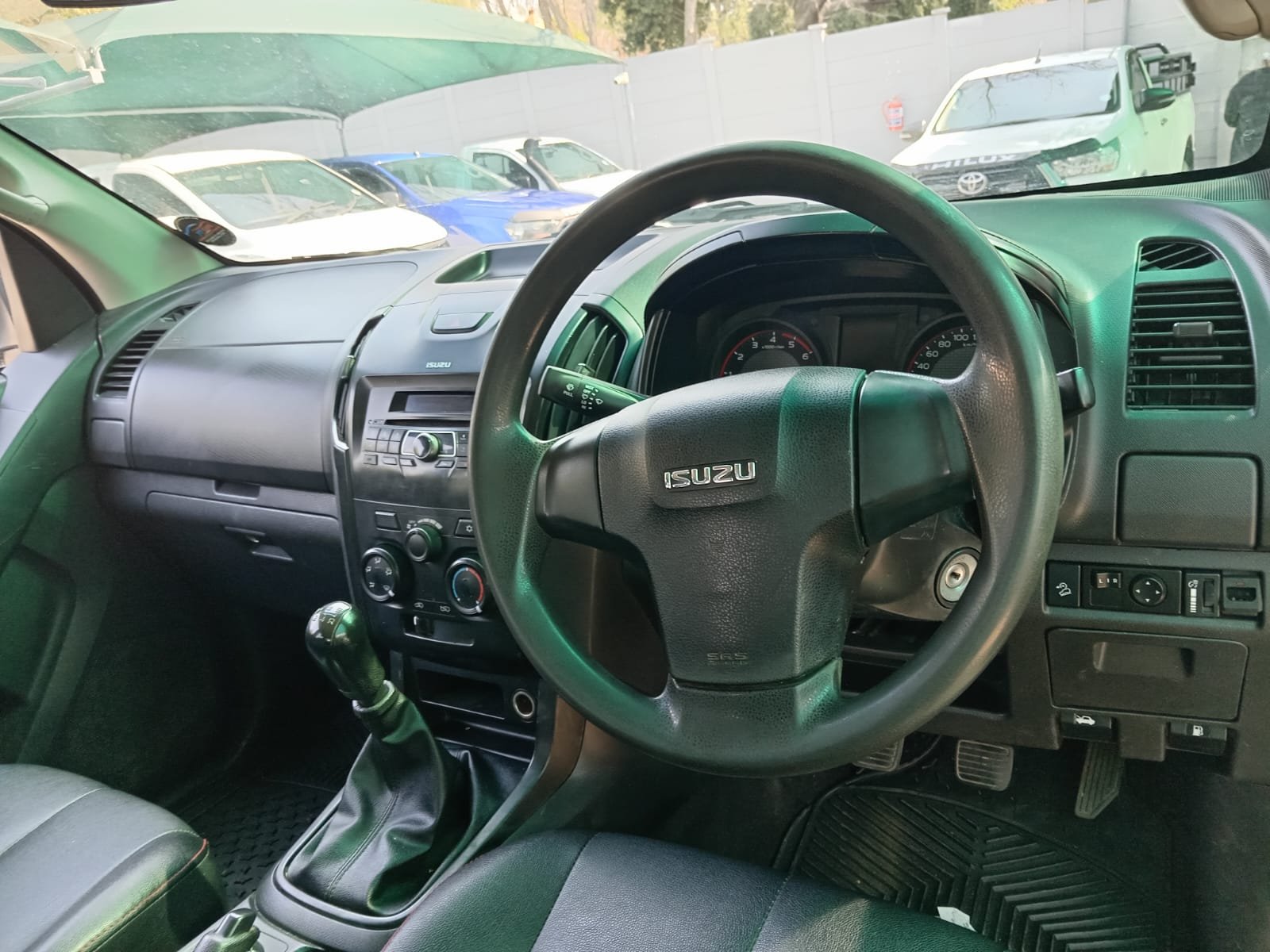 
								2021 ISUZU DMAX 250 DOUBLE CAB 4X4 full									