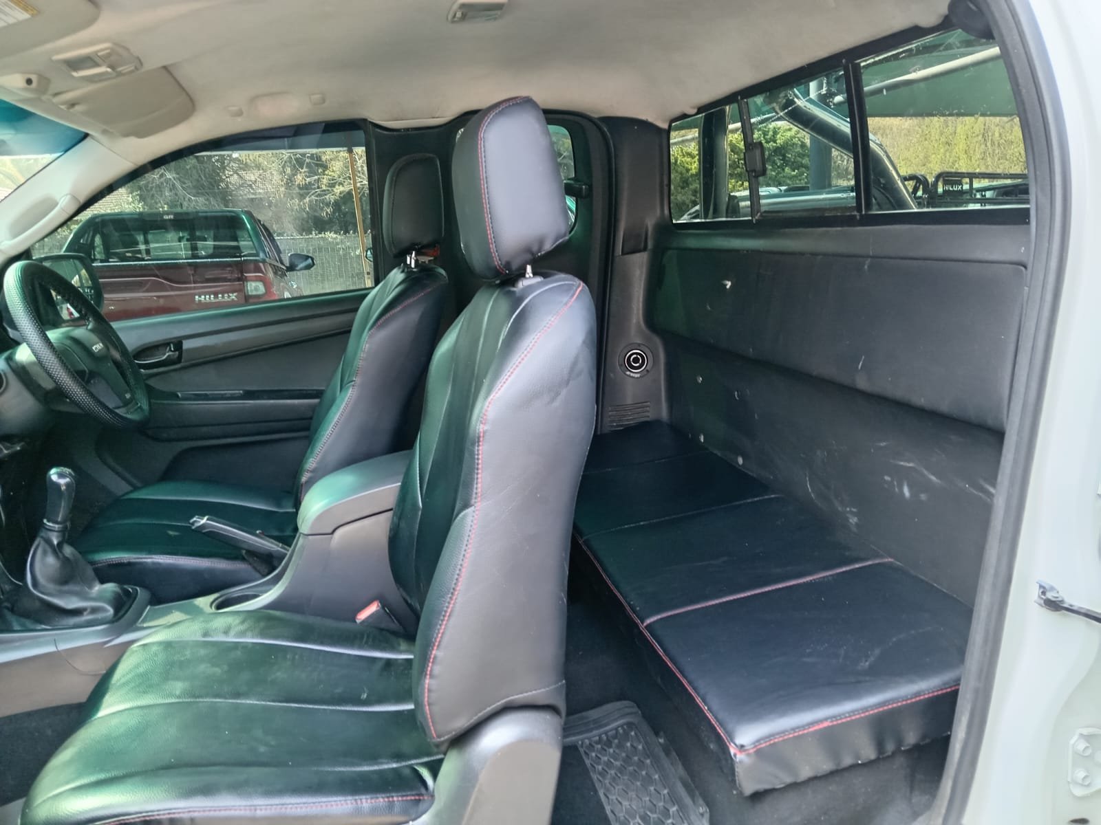 
								2014 ISUZU KB250 EXTRA CAB full									