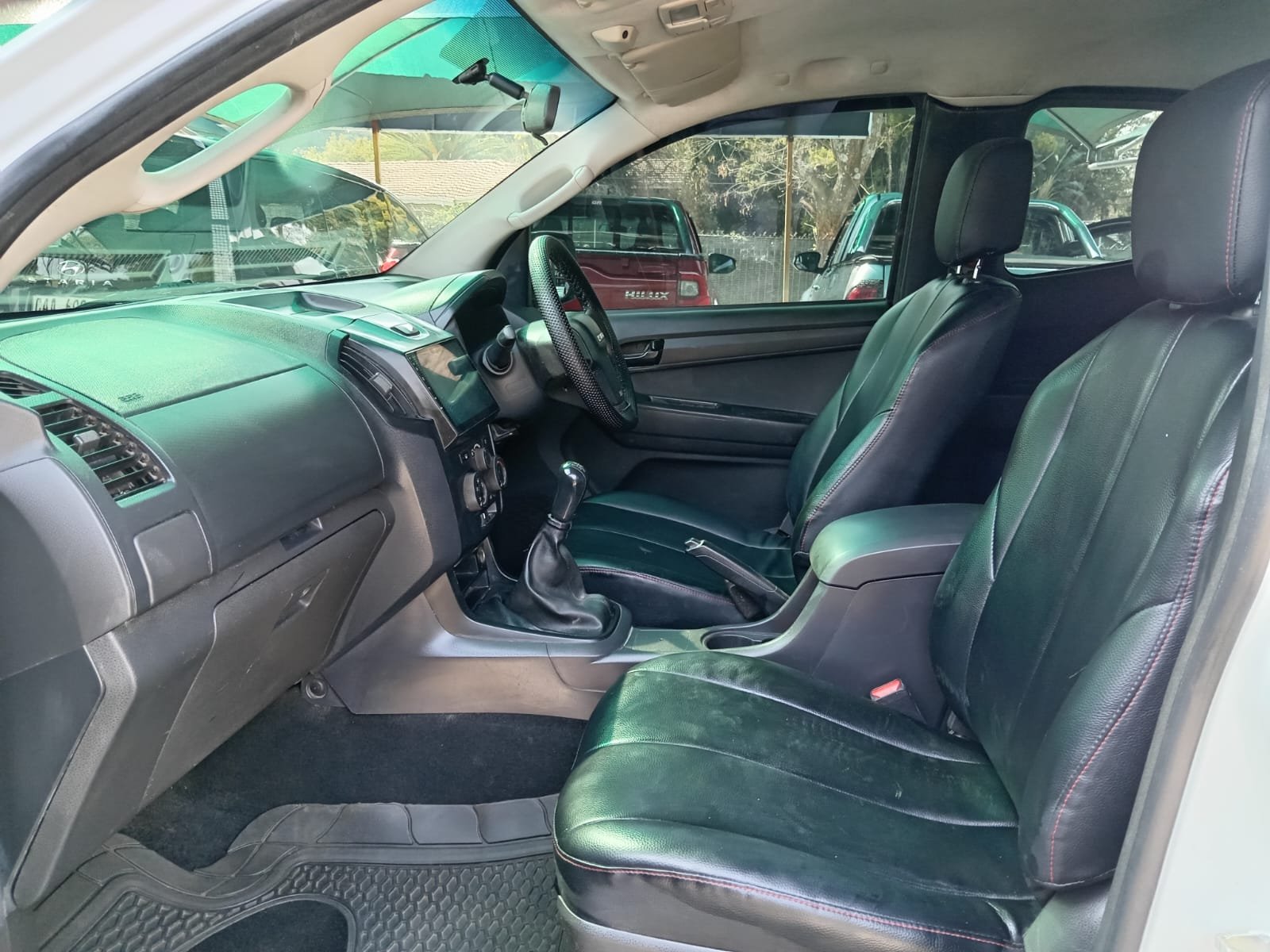 
								2014 ISUZU KB250 EXTRA CAB full									