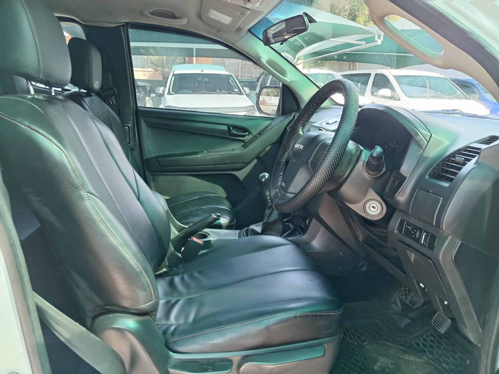 
								2014 ISUZU KB250 EXTRA CAB full									