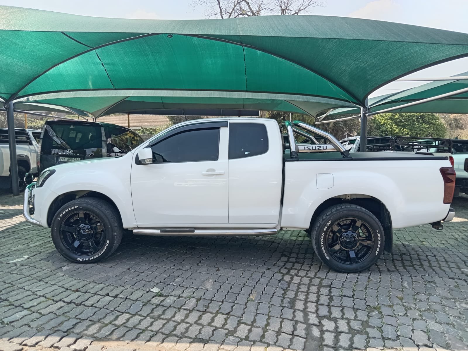 
								2014 ISUZU KB250 EXTRA CAB full									