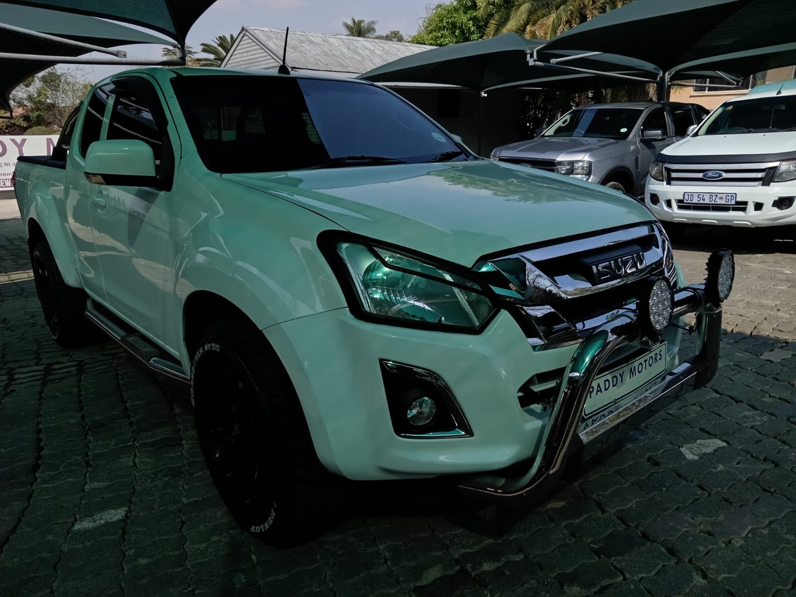 
								2014 ISUZU KB250 EXTRA CAB full									