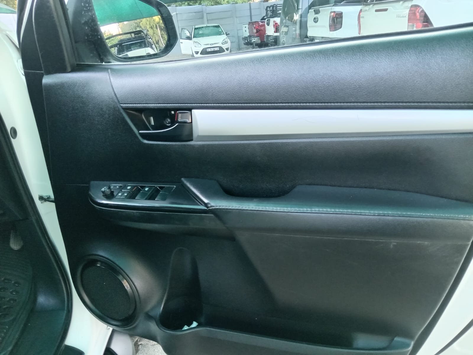 
								2023 Toyota Hilux 2.4GD-6 4×4 Raider X Auto Double-Cab full									