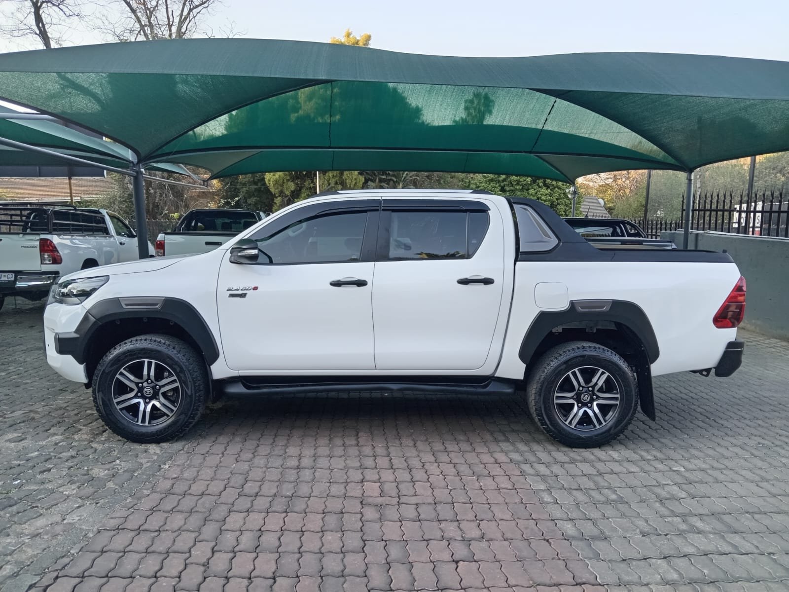 
								2023 Toyota Hilux 2.4GD-6 4×4 Raider X Auto Double-Cab full									