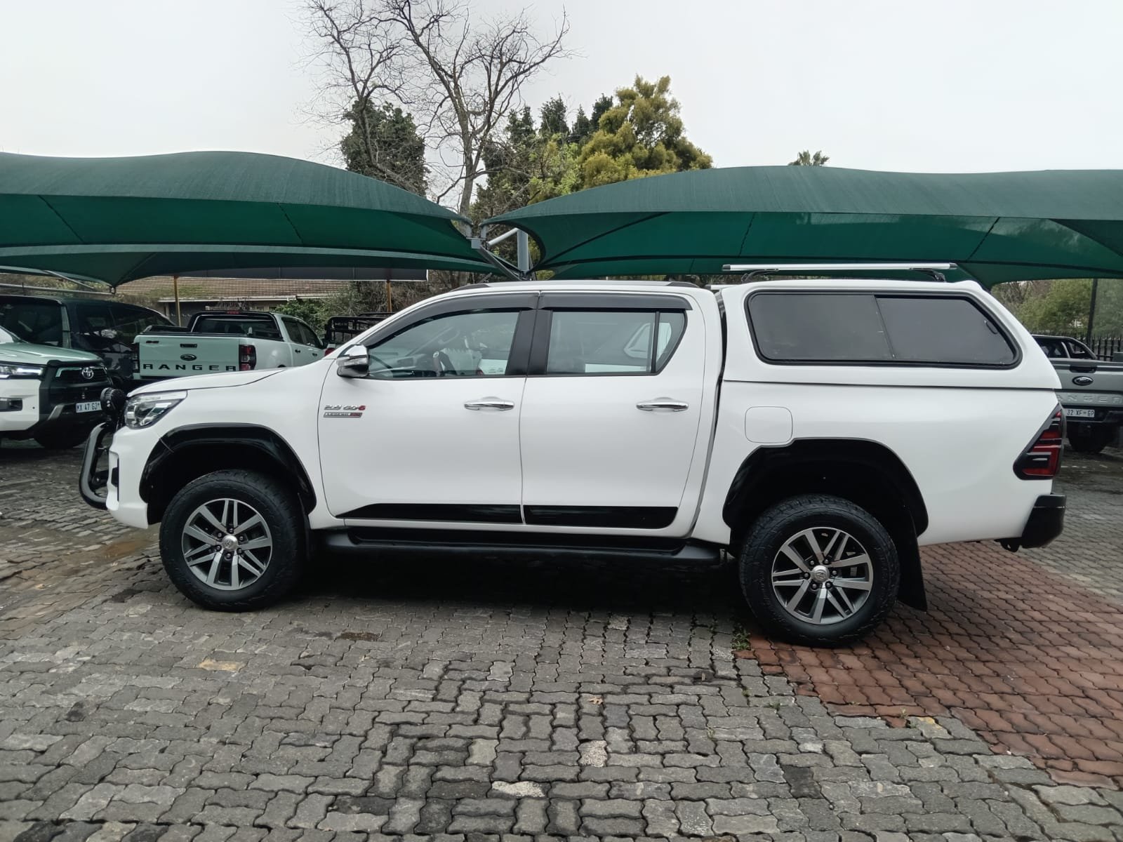 
								2017 TOYOTA HILUX 2.8 GD-6 DOUBLE CAB 4X4 full									