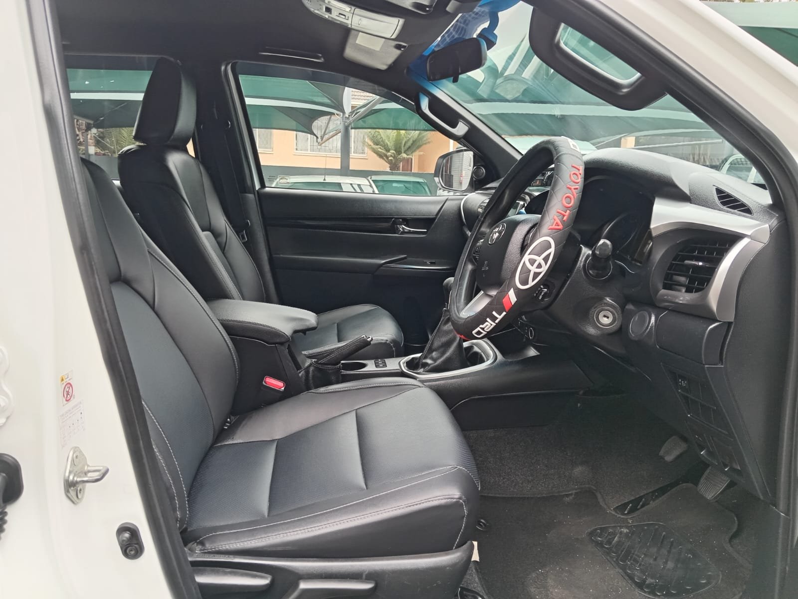 
								2017 TOYOTA HILUX 2.8 GD-6 DOUBLE CAB 4X4 full									