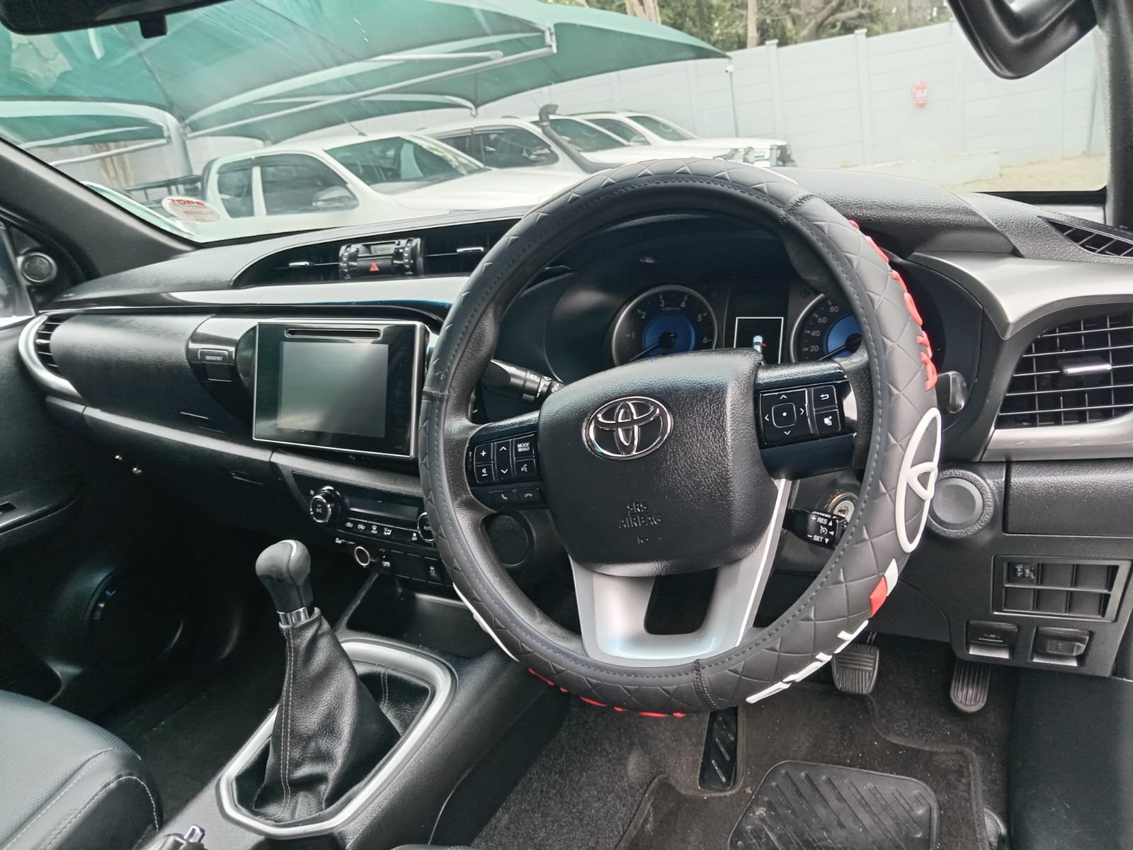 
								2017 TOYOTA HILUX 2.8 GD-6 DOUBLE CAB 4X4 full									