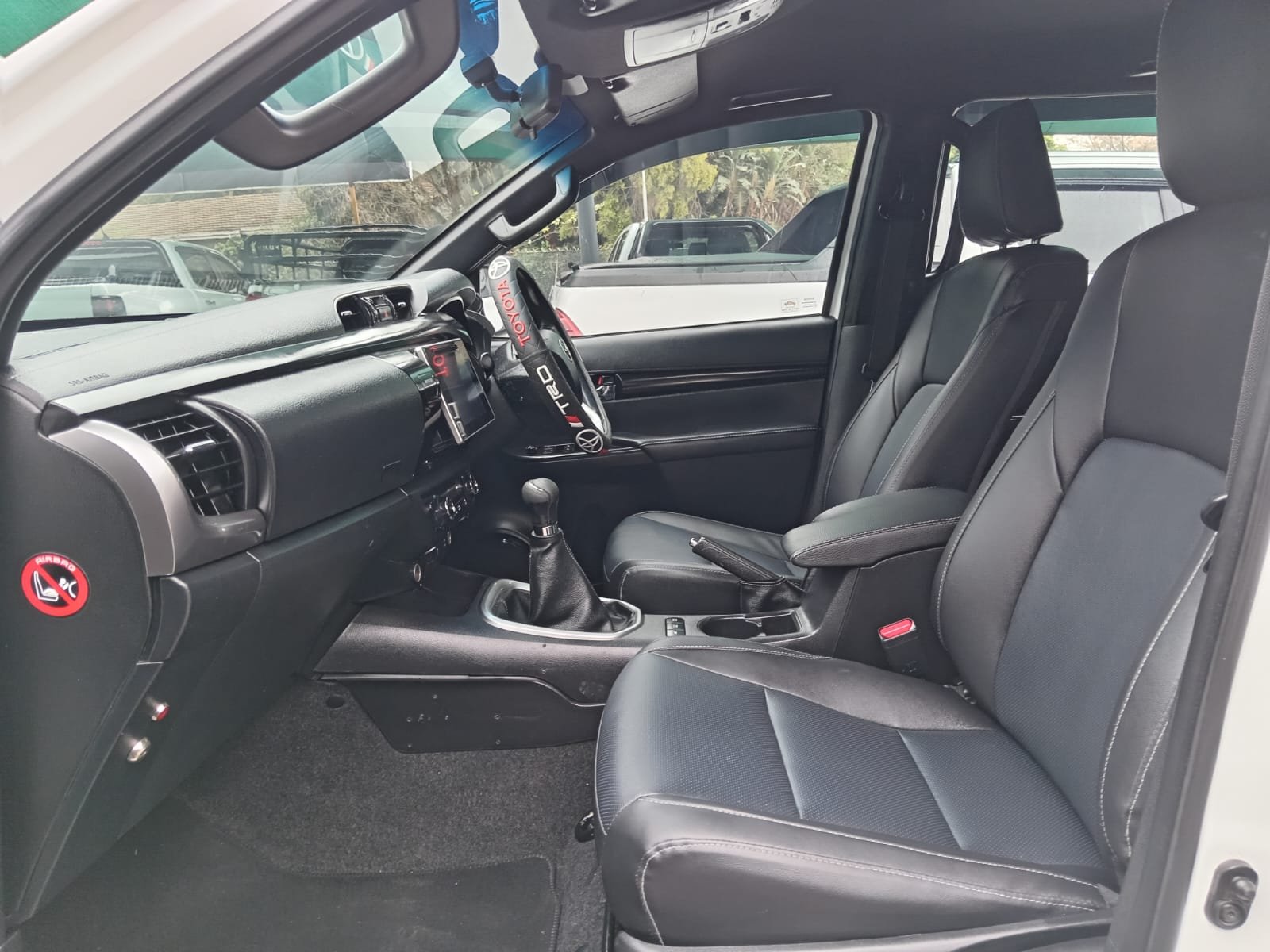 
								2017 TOYOTA HILUX 2.8 GD-6 DOUBLE CAB 4X4 full									