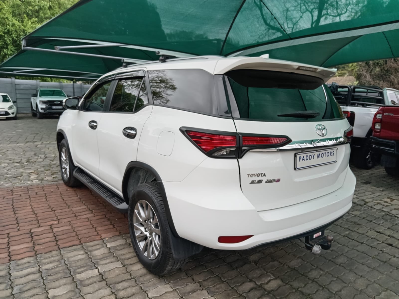
								2018 TOYOTA HILUX 2.8 GD-6 AUTO 4X4 full									