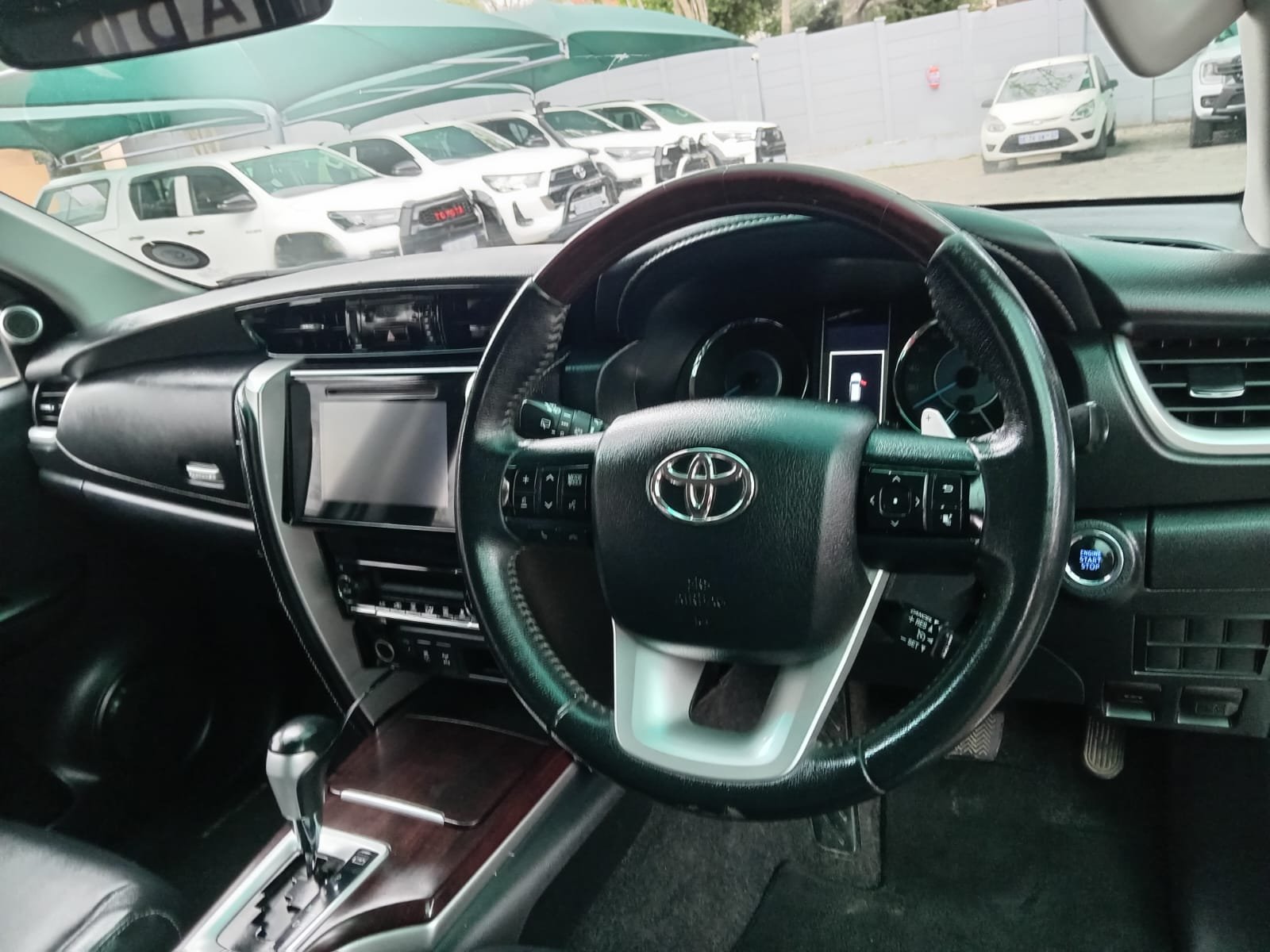 
								2018 TOYOTA HILUX 2.8 GD-6 AUTO 4X4 full									