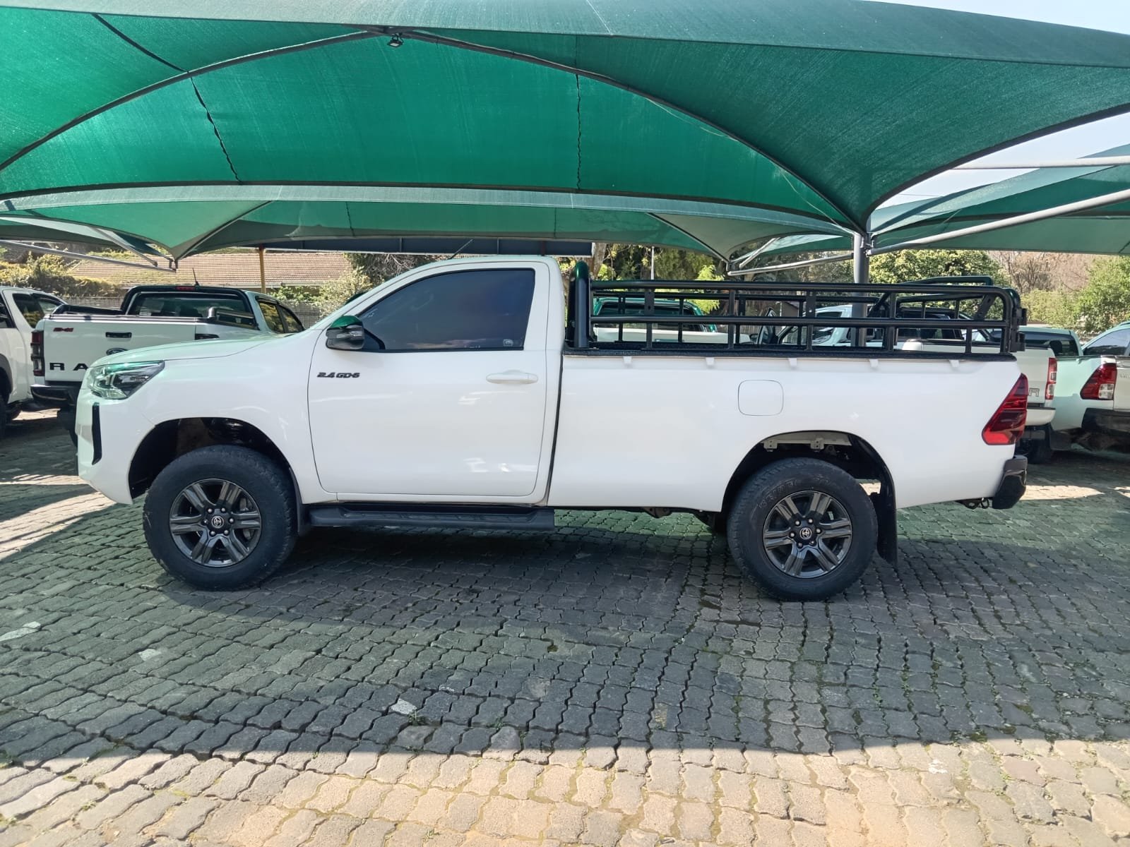 
								2026 TOYOTA HILUX 2.4 GD-6 SINGLE CAB 4X4 full									