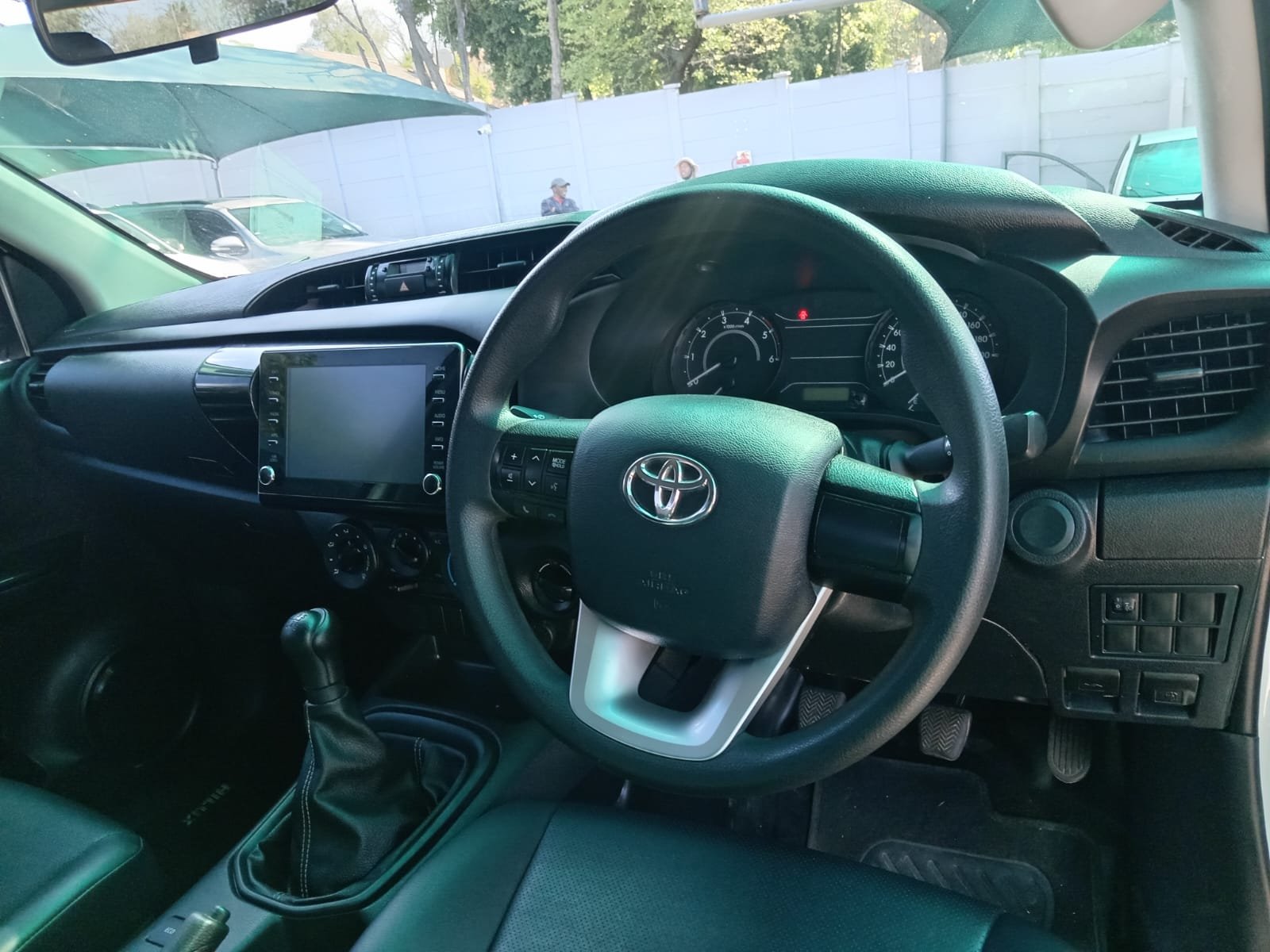 
								2026 TOYOTA HILUX 2.4 GD-6 SINGLE CAB 4X4 full									