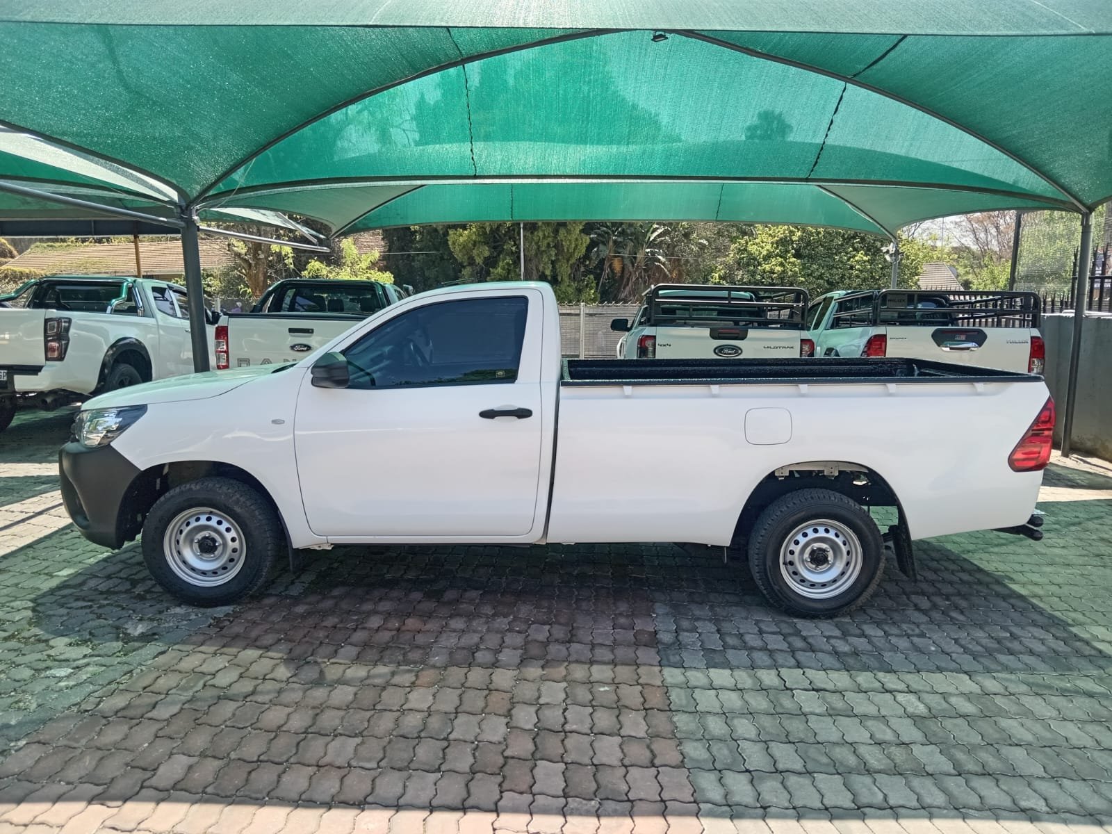 
								2024 TOYOTA HILUX 2.4 GD SINGLE CAB LOW RIDER full									