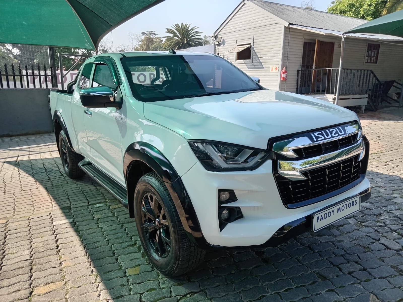 
								2023 ISUZU DMAX 3.0 TD EXTRA CAB 4X4 full									