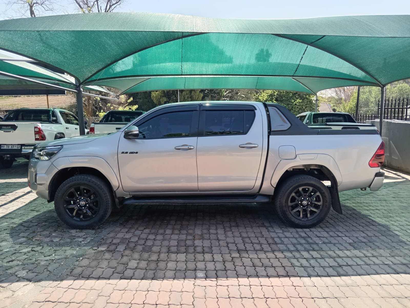 
								2021 TOYOTA HILUX 2.8 GD-6 DOUBLE CAB LEGEND full									