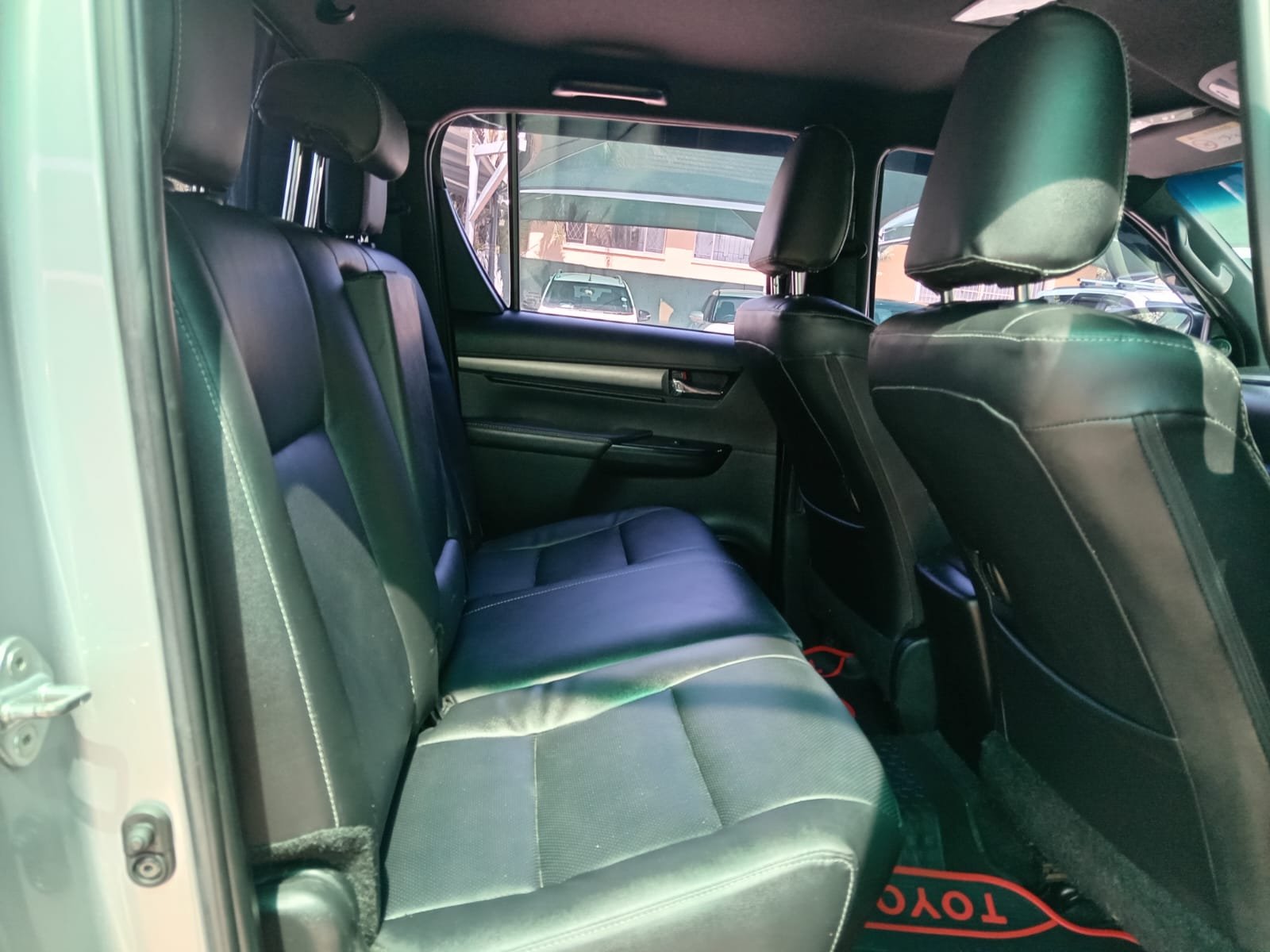 
								2021 TOYOTA HILUX 2.8 GD-6 DOUBLE CAB LEGEND full									