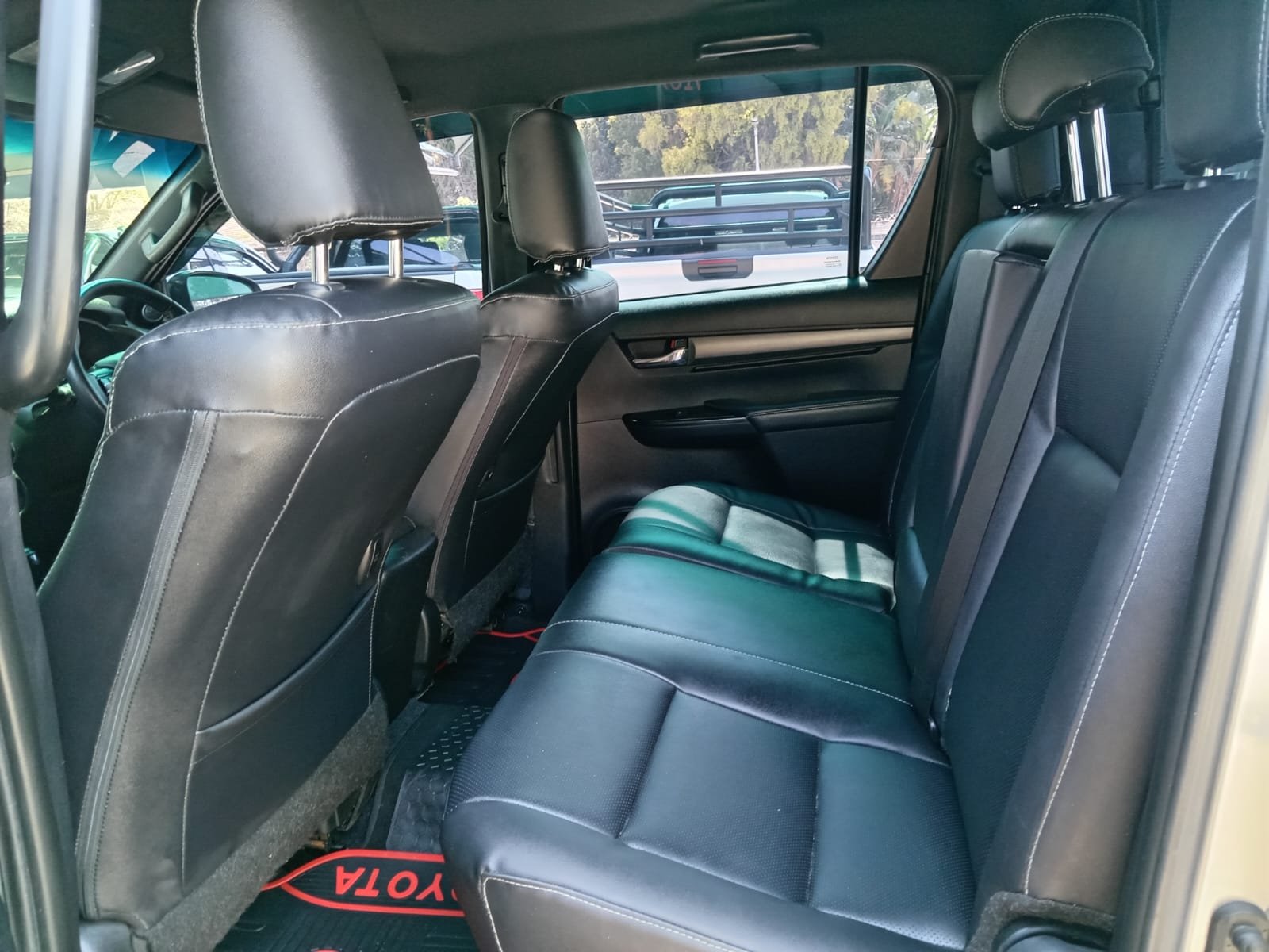 
								2021 TOYOTA HILUX 2.8 GD-6 DOUBLE CAB LEGEND full									