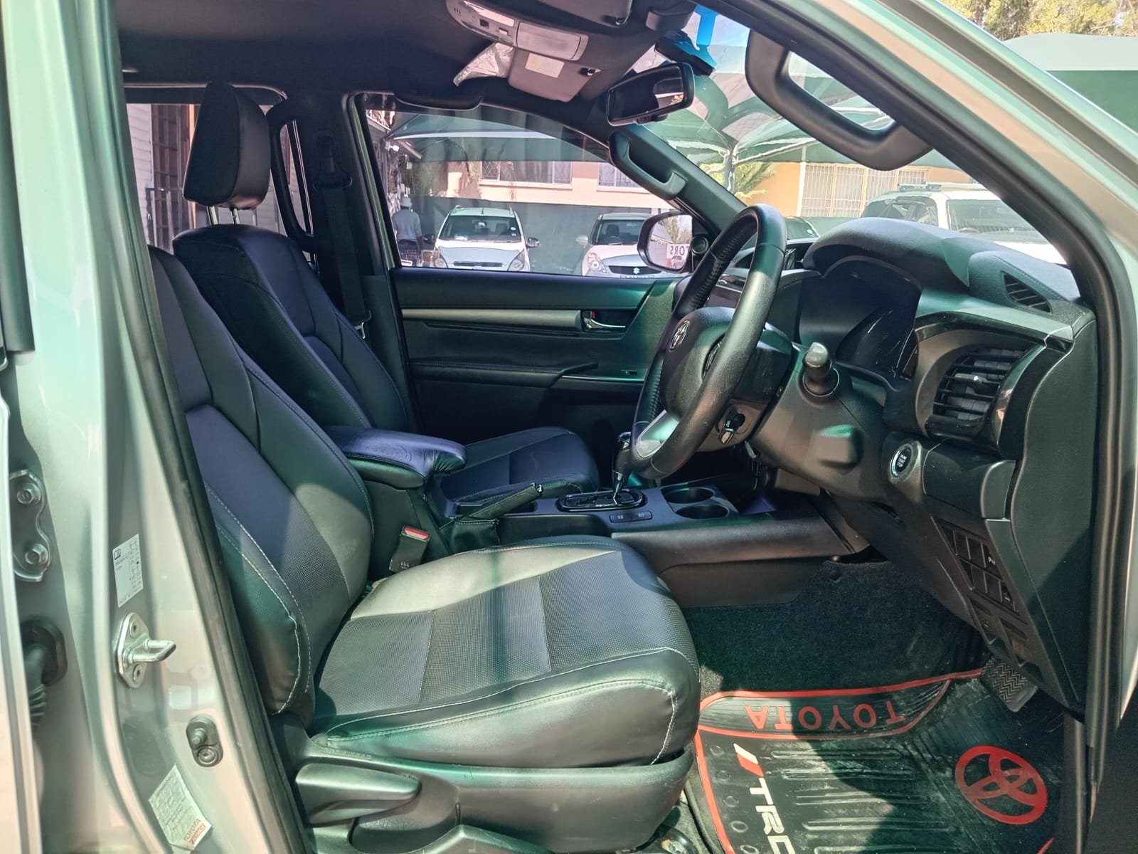 
								2021 TOYOTA HILUX 2.8 GD-6 DOUBLE CAB LEGEND full									