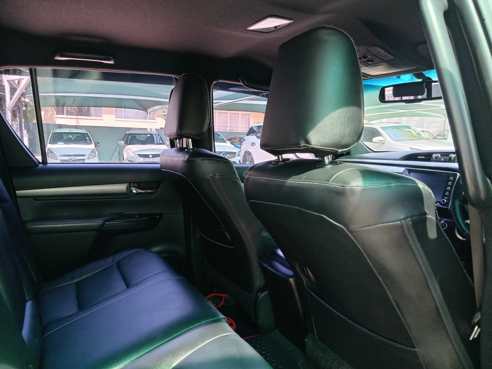 
								2021 TOYOTA HILUX 2.8 GD-6 DOUBLE CAB LEGEND full									