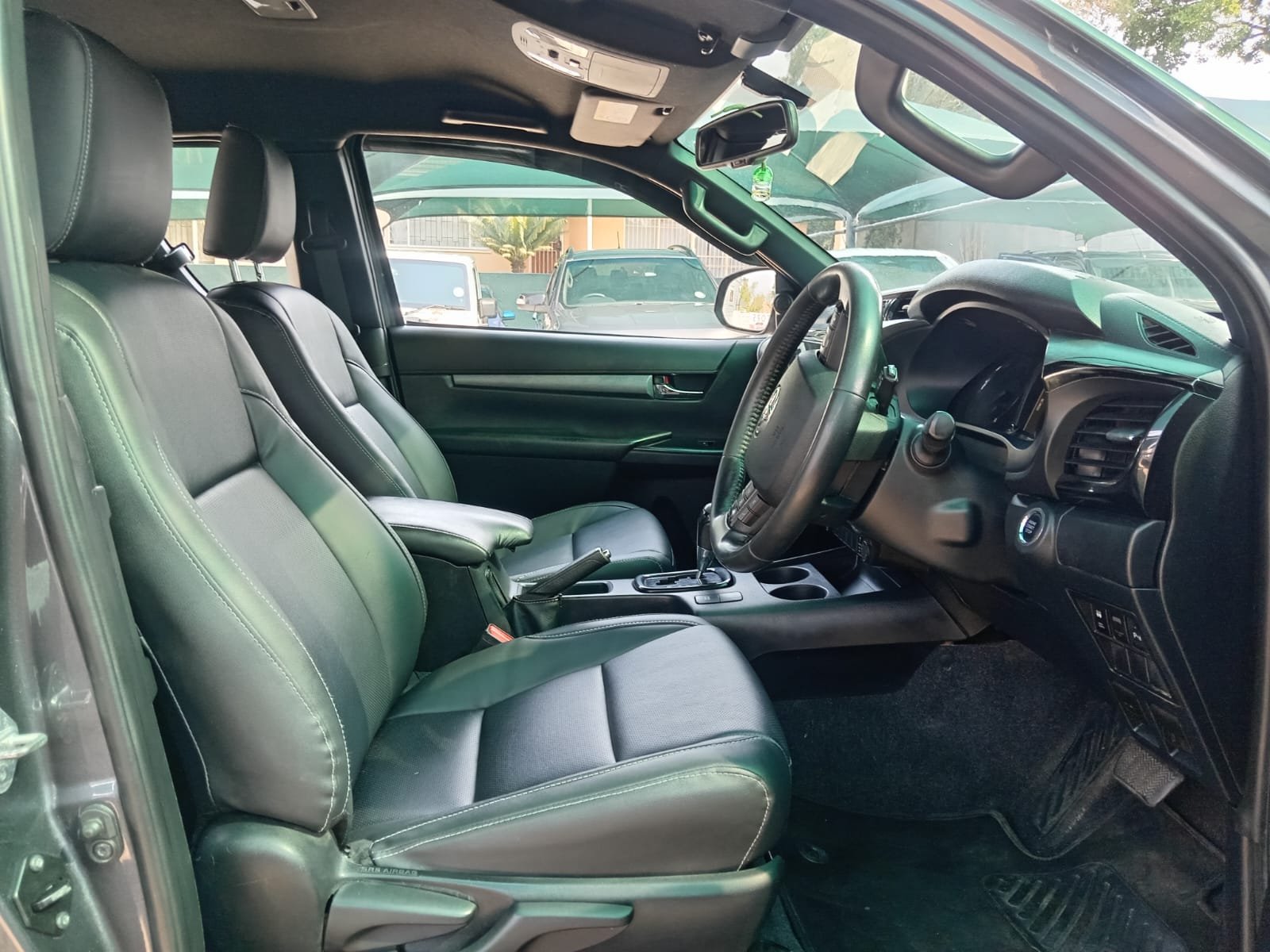 
								2021 TOYOTA HILUX 2.8 GD-6 LEGEND EXTRA CAB AUTO 4X4 full									