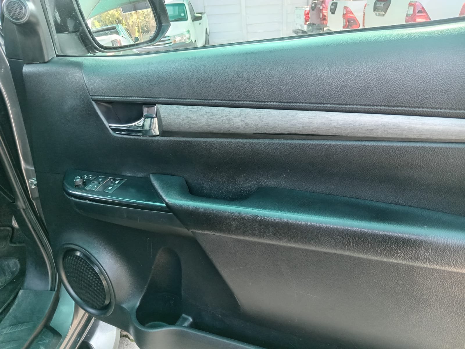 
								2021 TOYOTA HILUX 2.8 GD-6 LEGEND EXTRA CAB AUTO 4X4 full									