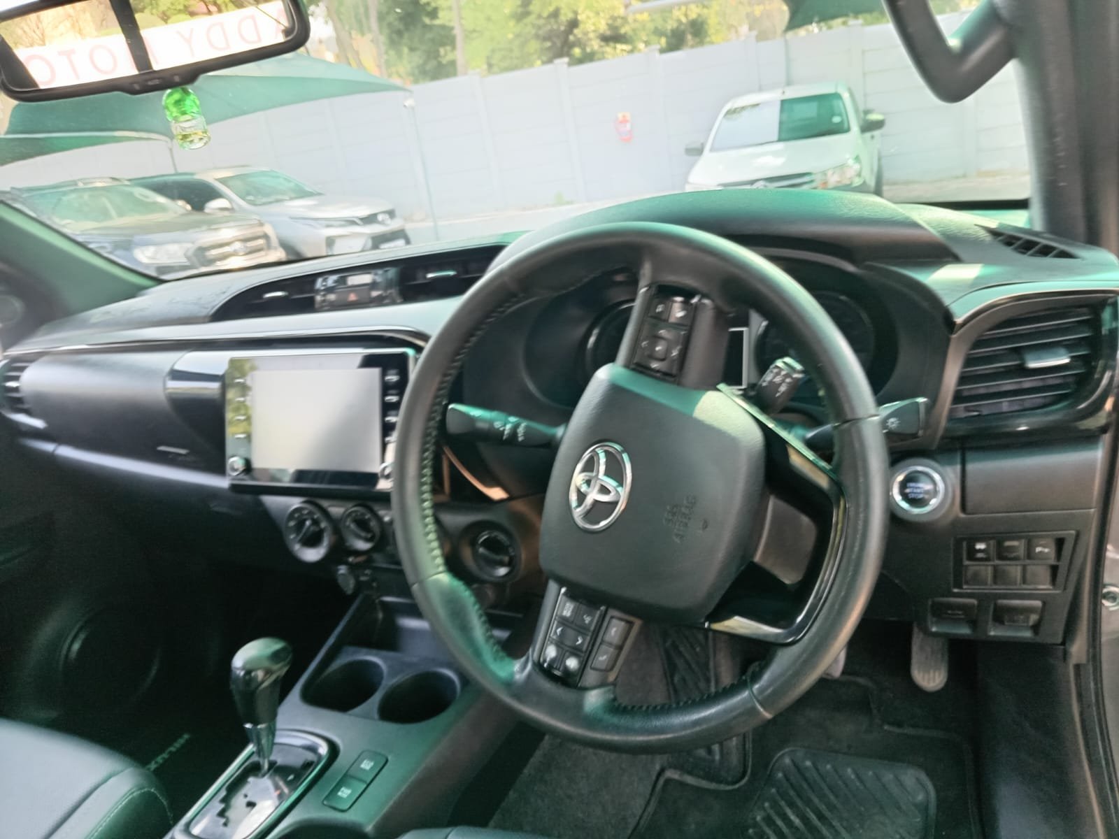 
								2021 TOYOTA HILUX 2.8 GD-6 LEGEND EXTRA CAB AUTO 4X4 full									