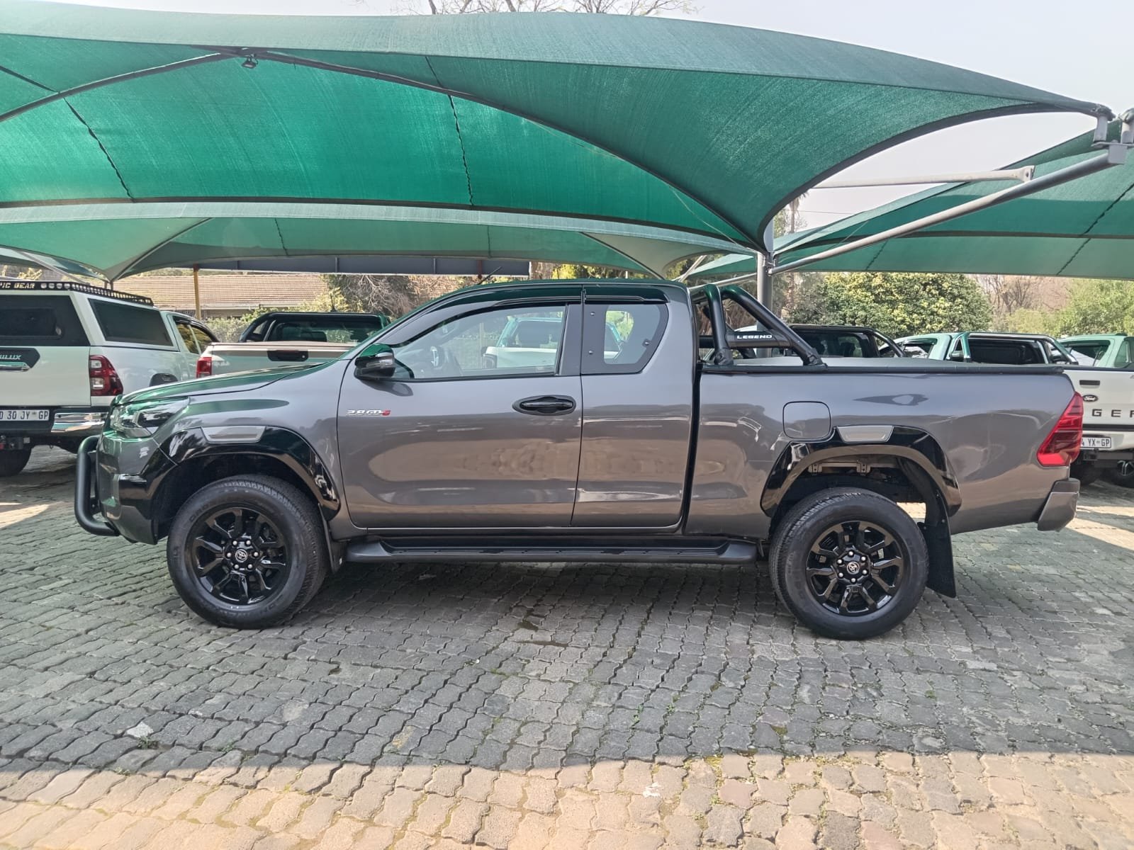 
								2021 TOYOTA HILUX 2.8 GD-6 LEGEND EXTRA CAB AUTO 4X4 full									