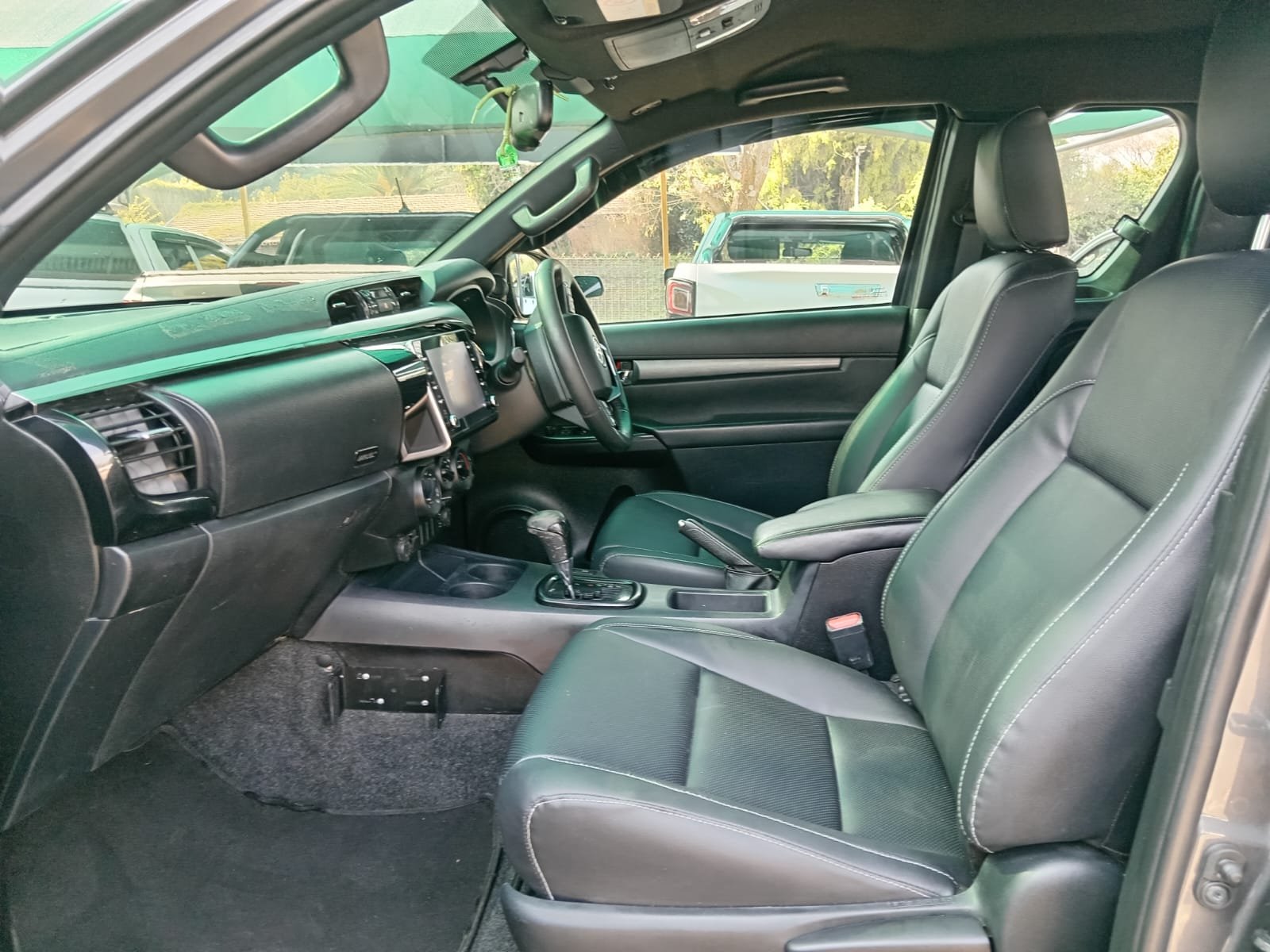 
								2021 TOYOTA HILUX 2.8 GD-6 LEGEND EXTRA CAB AUTO 4X4 full									