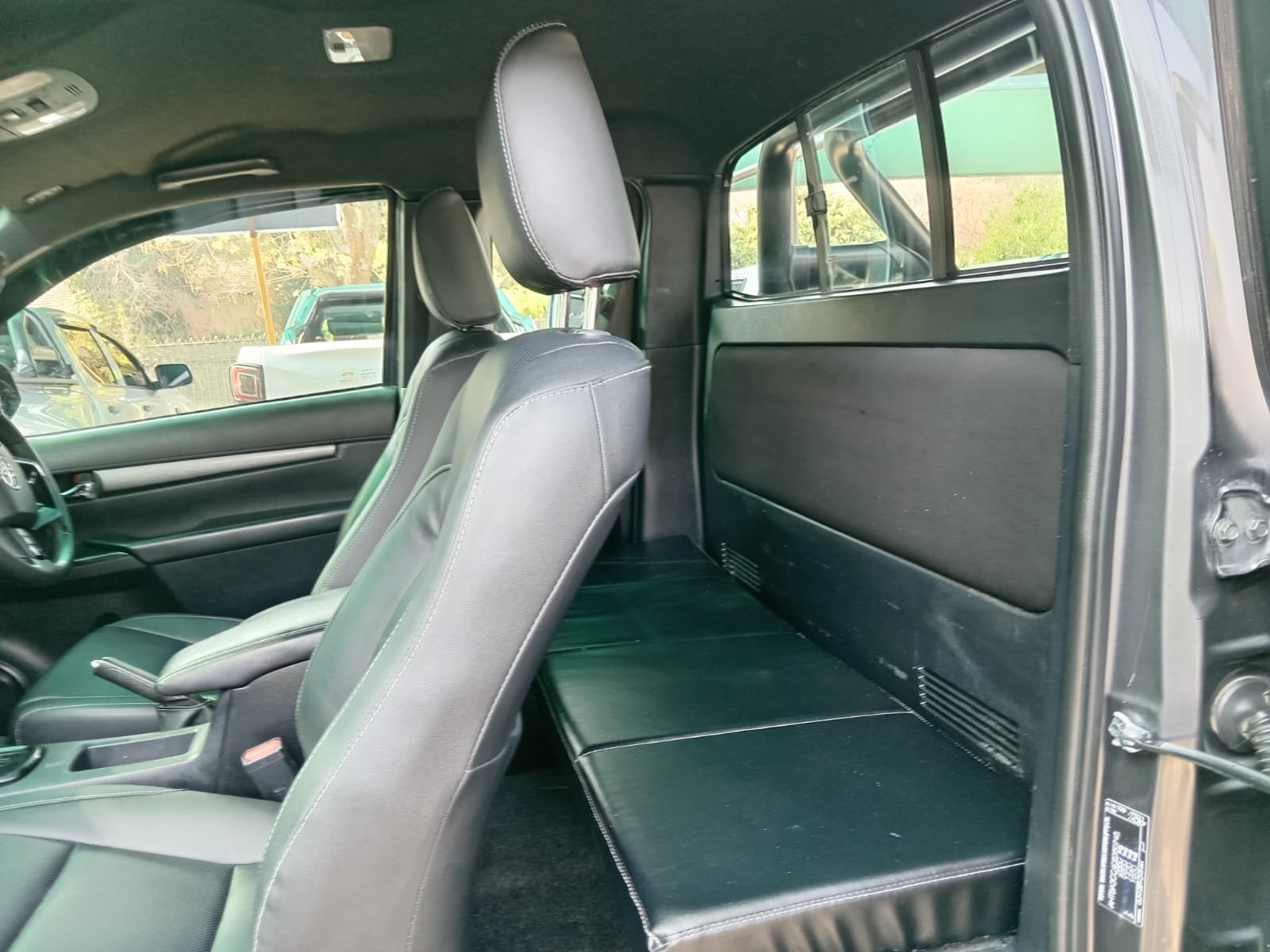 
								2021 TOYOTA HILUX 2.8 GD-6 LEGEND EXTRA CAB AUTO 4X4 full									